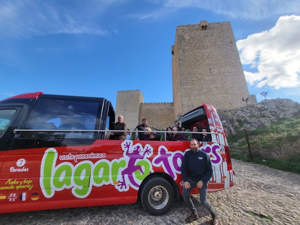 Bus turístico + Visita guiada al Castillo de Santa Catalina - Lagarto Tours